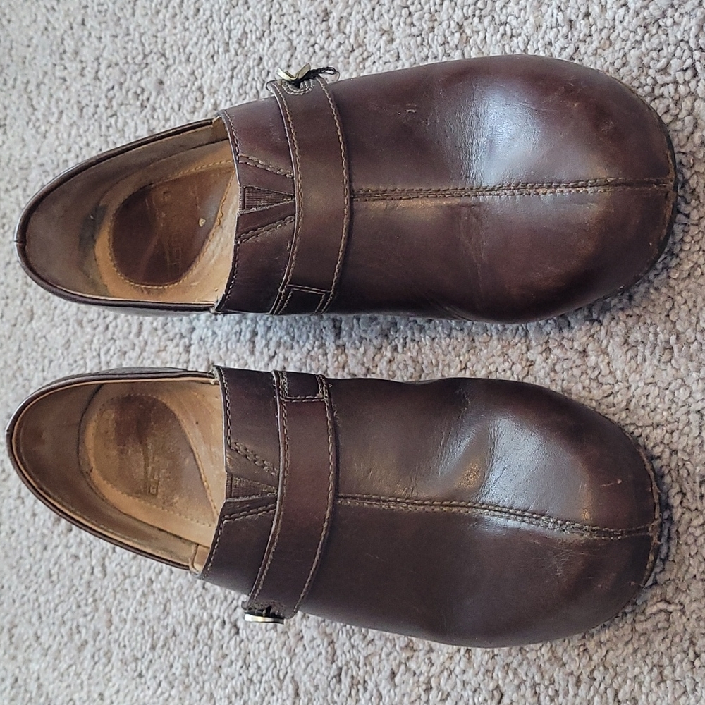 Brown leather Dansko clogs sz 38